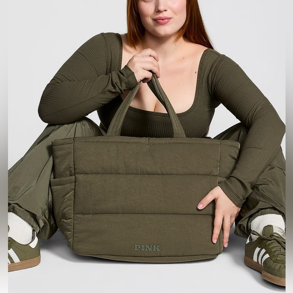 Pink VS Quilted Puffer Large Tote NWT - Picture 4 of 5